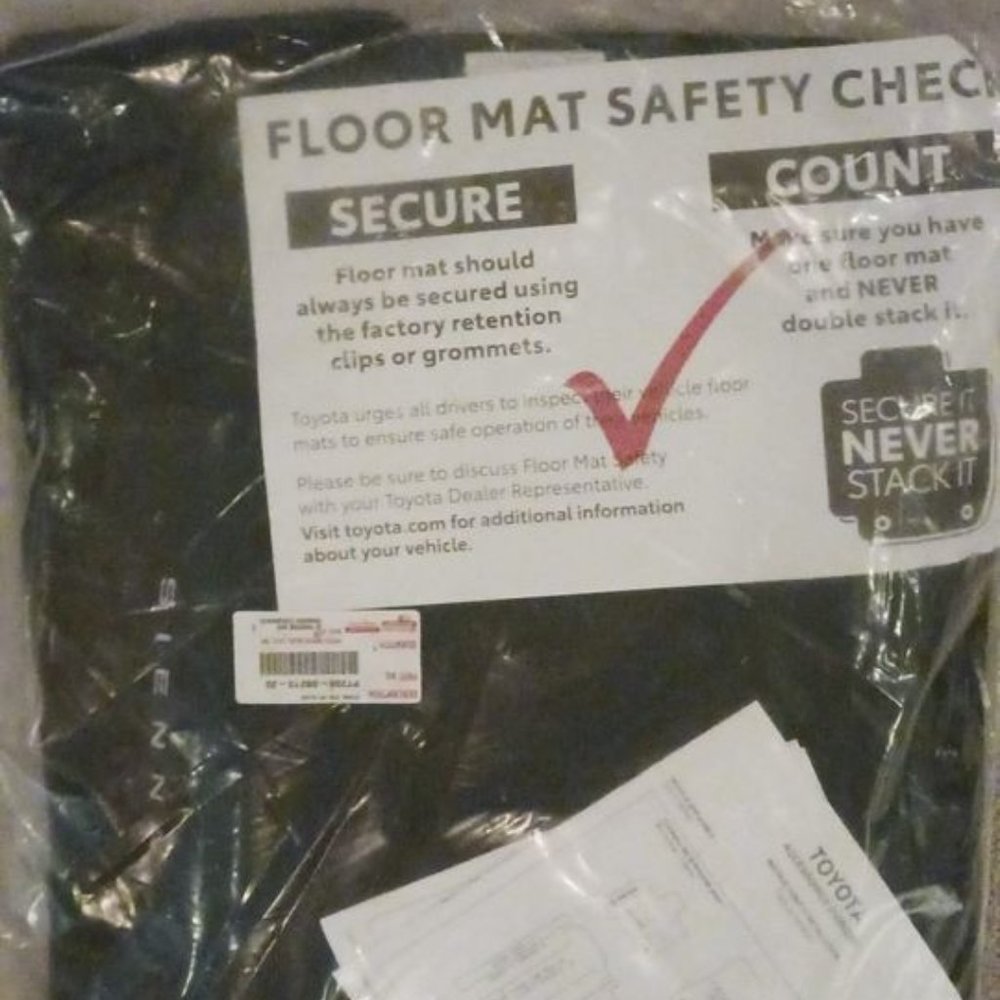 Brand New Toyota Carpet Floor Mats for 21-23 Sienna 7 Passengers